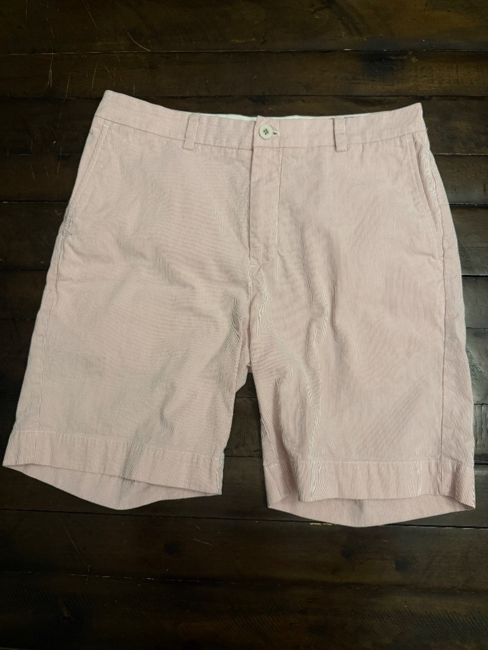 Vineyard Vines Men's Shorts – Size 34 – Pink & White Striped